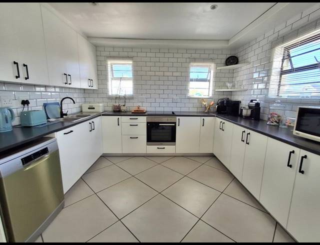 2 BEDROOM HOUSE FOR SALE IN BRITANNIA BAY